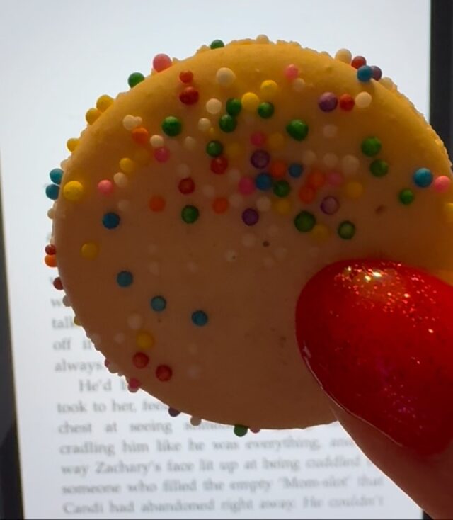𝘿𝙤 𝙮𝙤𝙪 𝙠𝙣𝙤𝙬 𝙬𝙝𝙨𝙩 𝙩𝙝𝙞𝙨 𝙞𝙨?

My books are macarons. Soft, truly sweet, sprinkles of happiness all over with a bunch of sweet mushy romance inside that just leaves you happy.

My husband surprised me with a small package of them - and it just hit me today how perfect this is to describe my books. If you don’t try one, you’ll never know just how delicious they are… so what are you waiting for? 

Everyone loves sweet stuff… right? 😉

𝙂𝙄𝙉𝙉𝙔𝙎𝙏𝙀𝙍𝙇𝙄𝙉𝙂.𝙘𝙤𝙢

Take a peek and see if there is something sweet that strikes your fancy💕

The book displayed is from my hockey series, Sticks and Vows - called 𝙋𝙪𝙘𝙠,𝙈𝙖𝙧𝙧𝙮,𝙏𝙝𝙧𝙞𝙡𝙡 🏒💍📚

#bookstagram #romancebooks #kindleunlimited #iykyk #romance #sweetromance #romcoms #hockeyromance